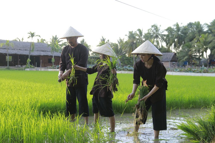 Con trai Thu Trang - Tiến Luật nhắc tên con gái Đoan Trang, lại còn e thẹn cực đáng yêu  - Ảnh 8.