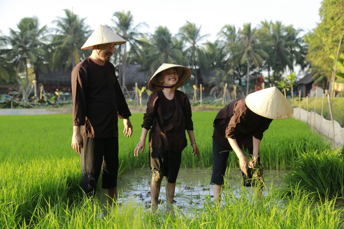 Con trai Thu Trang - Tiến Luật nhắc tên con gái Đoan Trang, lại còn e thẹn cực đáng yêu  - Ảnh 7.