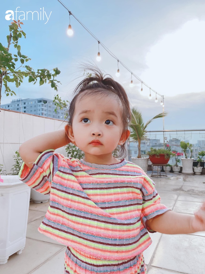 Ngắm loạt ảnh hiện tại con gái Khánh Thi, cô bé từng sinh non 1,9kg giờ đã phổng phao, ngoại hình hệt bố nhưng tính tình đặc mẹ - Ảnh 10.