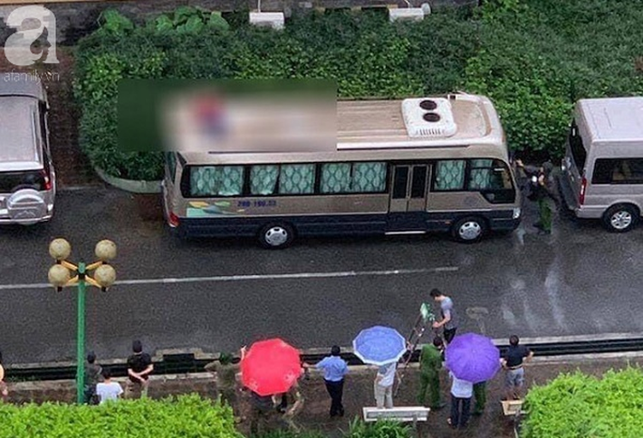 Vụ nạn nhân tử vong trên nóc ô tô ở Hà Nội: Phát hiện thư tuyệt mệnh để lại - Ảnh 1.