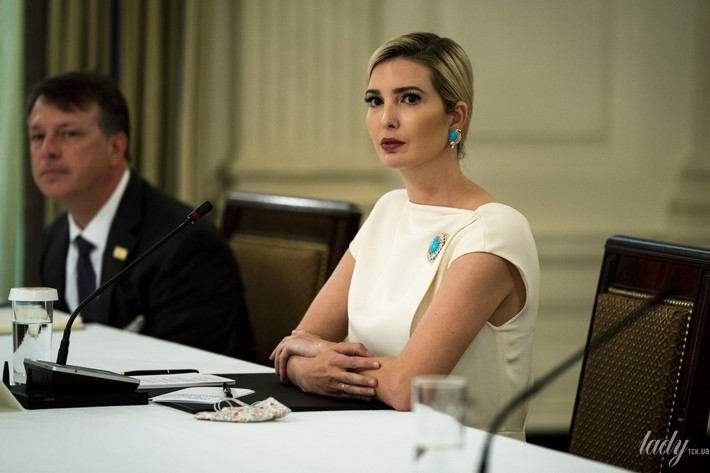 Từng bị chê thân hình tăng cân quá đà cùng ăn mặc phản cảm, Ivanka Trump mới đây gây bất ngờ với diện mạo lột xác  - Ảnh 5.