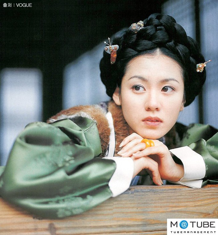 Lại xuất hiện bộ ảnh hiếm của Son Ye Jin năm 20 tuổi: Đẹp mơ màng, đôi mắt to tròn hút hồn người hâm mộ - Ảnh 1.