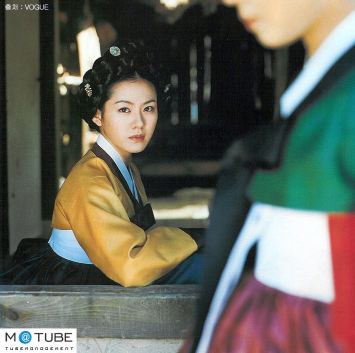 Lại xuất hiện bộ ảnh hiếm của Son Ye Jin năm 20 tuổi: Đẹp mơ màng, đôi mắt to tròn hút hồn người hâm mộ - Ảnh 2.