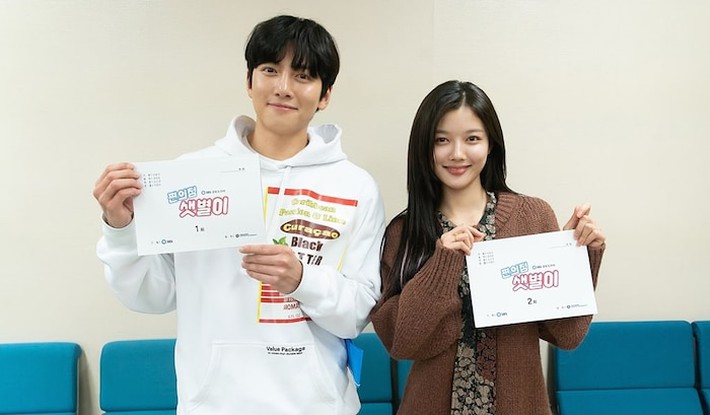 Ji Chang Wook - Kim Yoo Jung tái xuất cực đẹp đôi trong buổi đọc kịch bản phim 18  hậu lùm xùm bị fan phản đối - Ảnh 3.