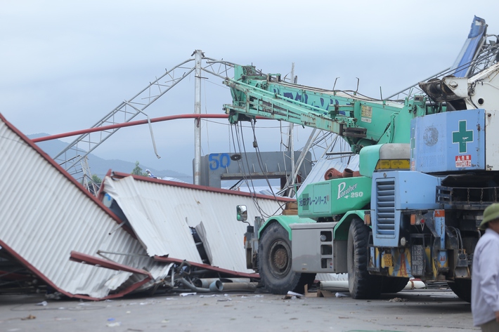 Cận cảnh hiện trường tan hoang vụ lốc xoáy kinh hoàng ở Vĩnh Phúc làm 3 người tử vong, 18 người bị thương - Ảnh 6.