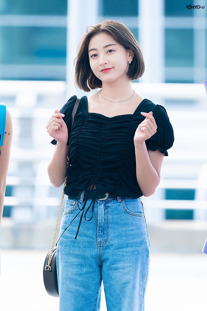 Thân hình đầy đặn và chỉ cao 1m60 nhưng Jihyo (TWICE) không để mình bị dìm dáng bằng cách áp dụng loạt outfit sành điệu - Ảnh 10.