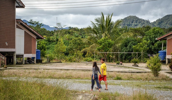 Câu chuyện về những cô dâu trẻ con hợp pháp ở Malaysia: Kết hôn ở tuổi 12, làm mẹ khi mới chỉ 13 tuổi - Ảnh 3.