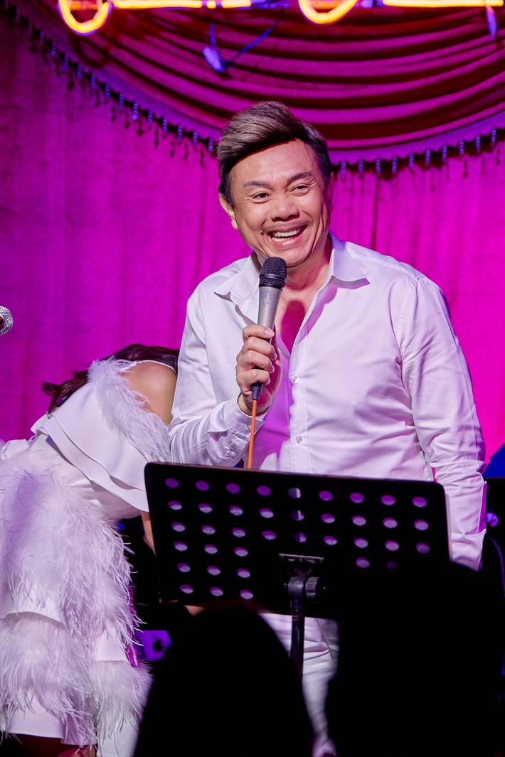 Chí Tài ôm đàn hát bên mỹ nữ Vietnam Idol bỗng hot như cồn nhờ bản nhạc cover - Ảnh 3.