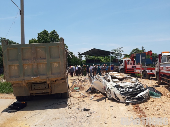 Vụ xe tải đè bẹp xe con khiến 3 người tử vong ở Thanh Hóa: Sức khỏe hiện tại của cháu bé sống sót duy nhất - Ảnh 2.