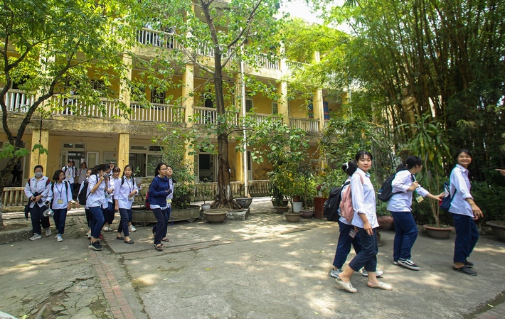 Hà Nội: Trường THPT Trương Định xuống cấp nghiêm trọng, nhà trương khẩn trương mượn nơi học tạm cho học sinh - Ảnh 3.