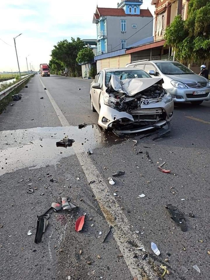 Ninh Bình: Nam thanh niên gãy 2 chân sau cú tông trực diện ô tô  - Ảnh 2.