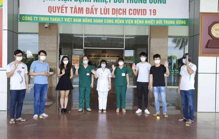 Thêm 9 bệnh nhân mắc COVID-19 được công bố khỏi bệnh, Việt Nam chỉ còn duy nhất phi công người Anh nguy kịch - Ảnh 1.