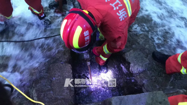 Trung Quốc: Tắm sông ở khu vực con đê, cô bé 13 tuổi bị hút vào ống thoát nước tử vong thương tâm - Ảnh 2.