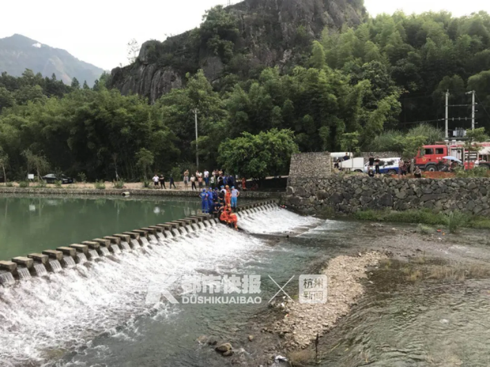 Trung Quốc: Tắm sông ở khu vực con đê, cô bé 13 tuổi bị hút vào ống thoát nước tử vong thương tâm - Ảnh 1.