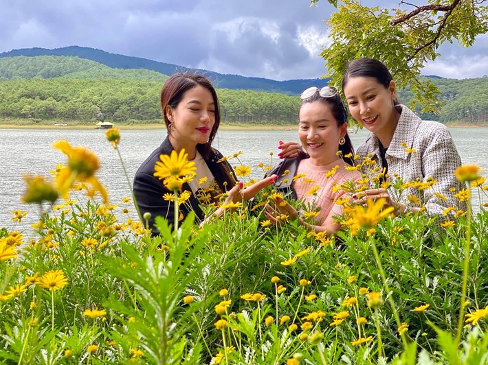 Hội bạn thân toàn hoa hậu, nữ đại gia của bà xã Bình Minh: Ai cũng giàu có sang chảnh thần thái ngút trời, hội hot kid cũng thân thiết không kém các mẹ - Ảnh 2.