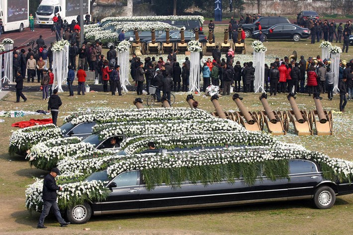 Đám tang của đại gia Trung Quốc: Chi hơn 16 tỷ đồng tổ chức tang lễ xa xỉ và câu chuyện người giàu phô trương thân thế địa vị - Ảnh 3.
