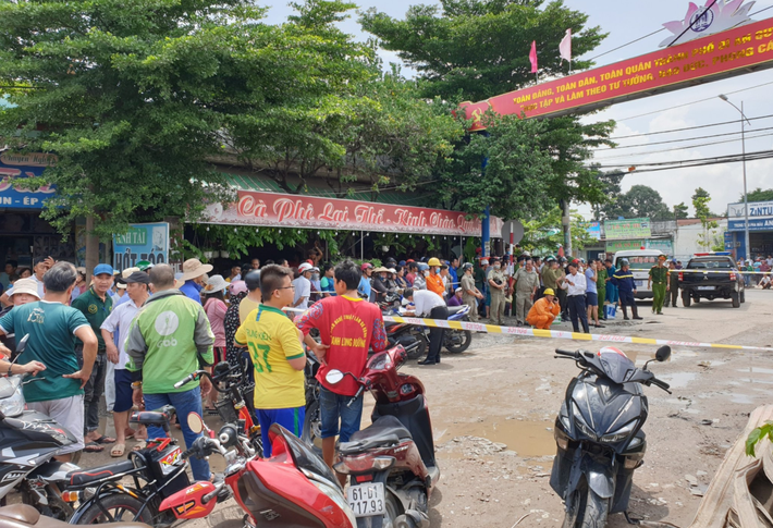 Bình Dương: Cháy tiệm cầm đồ giữa ban ngày, vợ chồng và con trai tử vong thương tâm - Ảnh 1.