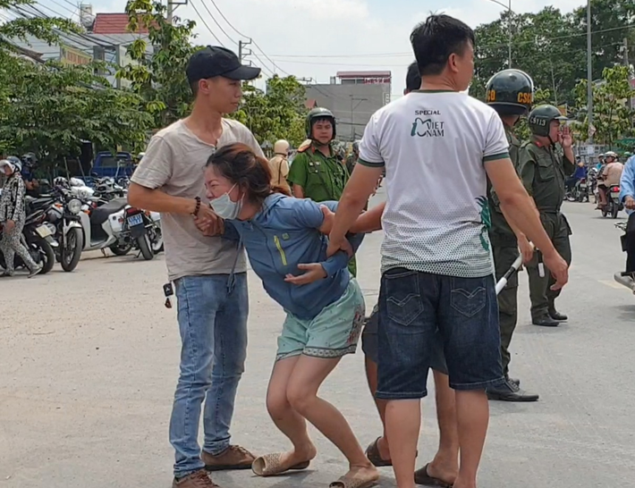 Bình Dương: Cháy tiệm cầm đồ giữa ban ngày, vợ chồng và con trai tử vong thương tâm - Ảnh 4.