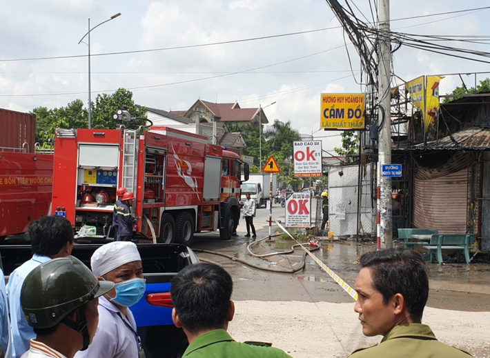 Bình Dương: Cháy tiệm cầm đồ giữa ban ngày, vợ chồng và con trai tử vong thương tâm - Ảnh 7.