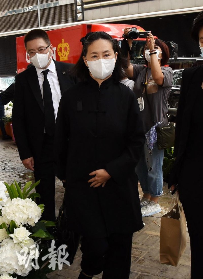 Sau cỗ quan tài trị giá gần 24 tỷ, tang lễ Vua sòng bài Macau tiếp tục gây chú ý với con số 6 tỷ chi phí hoa hồng trưng bày - Ảnh 7.