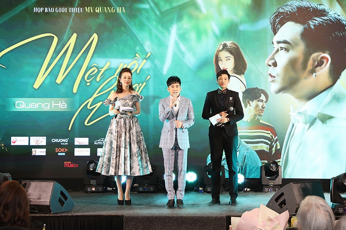 Lâu lắm mới tái xuất, Hoa hậu Jennifer Phạm khoe sắc vóc vạn người mê trong họp báo ra mắt MV của Quang Hà - Ảnh 8.