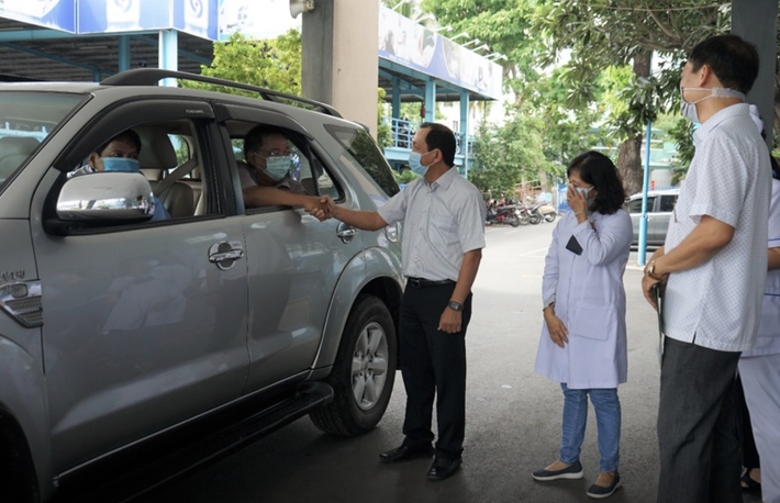 Xúc động lời nữ bác sĩ nhắn chồng ra Đà Nẵng chống dịch COVID-19: “Hai con em sẽ lo, mong anh 2 chữ bình an trở về