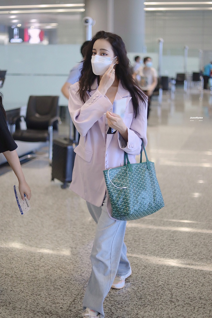 Mê hoặc loạt mỹ nhân Cbiz lúc này là blazer màu tím lilac, sắm theo là được khen ăn mặc có gu - Ảnh 1. Mê hoặc loạt mỹ nhân Cbiz lúc này là blazer màu tím lilac, sắm theo là được khen ăn mặc có gu - Ảnh 1.