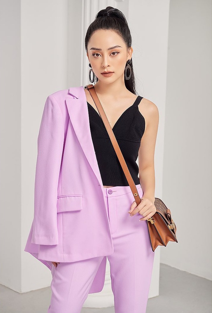 Mê hoặc loạt mỹ nhân Cbiz lúc này là blazer màu tím lilac, sắm theo là được khen ăn mặc có gu - Ảnh 16. Mê hoặc loạt mỹ nhân Cbiz lúc này là blazer màu tím lilac, sắm theo là được khen ăn mặc có gu - Ảnh 16.