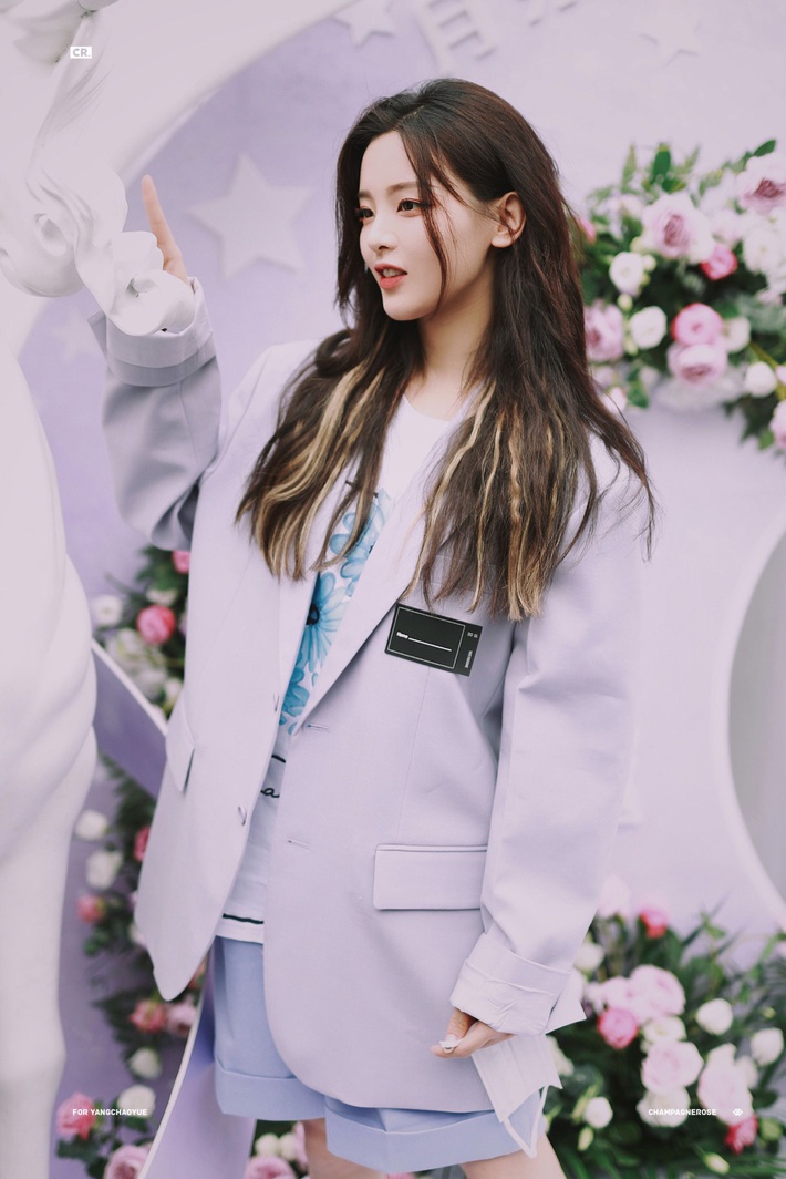 Mê hoặc loạt mỹ nhân Cbiz lúc này là blazer màu tím lilac, sắm theo là được khen ăn mặc có gu - Ảnh 3. Mê hoặc loạt mỹ nhân Cbiz lúc này là blazer màu tím lilac, sắm theo là được khen ăn mặc có gu - Ảnh 3.