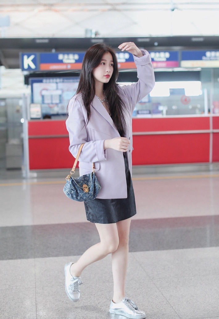 Mê hoặc loạt mỹ nhân Cbiz lúc này là blazer màu tím lilac, sắm theo là được khen ăn mặc có gu - Ảnh 2. Mê hoặc loạt mỹ nhân Cbiz lúc này là blazer màu tím lilac, sắm theo là được khen ăn mặc có gu - Ảnh 2.