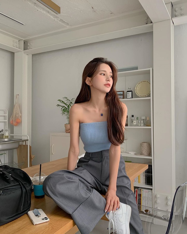 Mix quần âu ống rộng với loạt kiểu áo sau, cô gái nào cũng được khen style xinh, dáng đẹp - Ảnh 7. Mix quần âu ống rộng với loạt kiểu áo sau, cô gái nào cũng được khen style xinh, dáng đẹp - Ảnh 7.