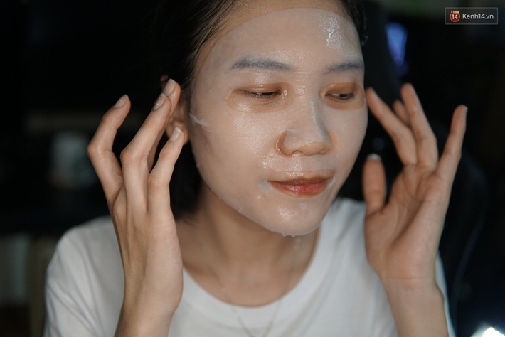Dùng thử mặt nạ giấy Sơn Tùng đang gây tranh cãi: Khó đưa ra khen chê rõ ràng, nhưng với mức giá này tôi sẽ chọn mua hãng khác - Ảnh 8. Dùng thử mặt nạ giấy Sơn Tùng đang gây tranh cãi: Khó đưa ra khen chê rõ ràng, nhưng với mức giá này tôi sẽ chọn mua hãng khác - Ảnh 8.