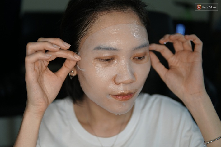 Dùng thử mặt nạ giấy Sơn Tùng đang gây tranh cãi: Khó đưa ra khen chê rõ ràng, nhưng với mức giá này tôi sẽ chọn mua hãng khác - Ảnh 9. Dùng thử mặt nạ giấy Sơn Tùng đang gây tranh cãi: Khó đưa ra khen chê rõ ràng, nhưng với mức giá này tôi sẽ chọn mua hãng khác - Ảnh 9.