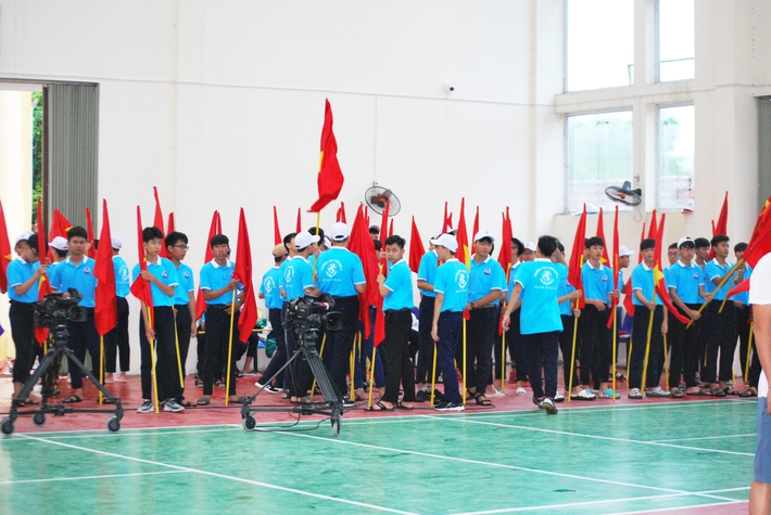 Ninh Bình: Học sinh nội bì bõm trước giờ G tại điểm cầu trực tiếp đường lên đỉnh Olympia tại trường làng - Ảnh 13.