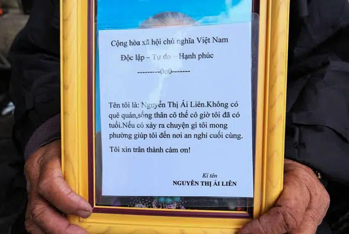 Bà lão gần 50 năm ăn ngủ ngoài vỉa hè mặc kệ gió mưa, rét buốt với ước mơ có nơi để về, chết có người chôn cất - Ảnh 3.