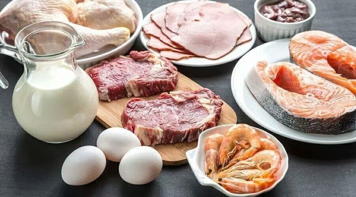 Quá nhiều protein sẽ làm tổn thương thận, tăng nguy cơ ung thư, 5 dấu hiệu cảnh báo bạn ăn quá nhiều protein - Ảnh 1.