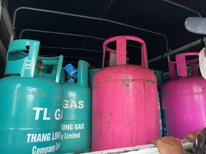 Hải Dương: Triệt phá cơ sở sang chiết gas trái phép cực lớn - Ảnh 2.