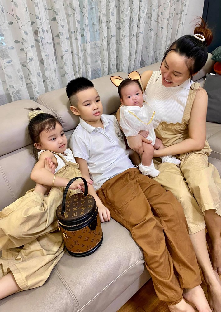 Tròn 3 tháng sau sinh, mẹ 3 con Vy Oanh lần đầu khoe dáng nuột đến thế, bonus thêm bí quyết giảm cân siêu “đỉnh” mà sữa vẫn dồi dào  - Ảnh 1.