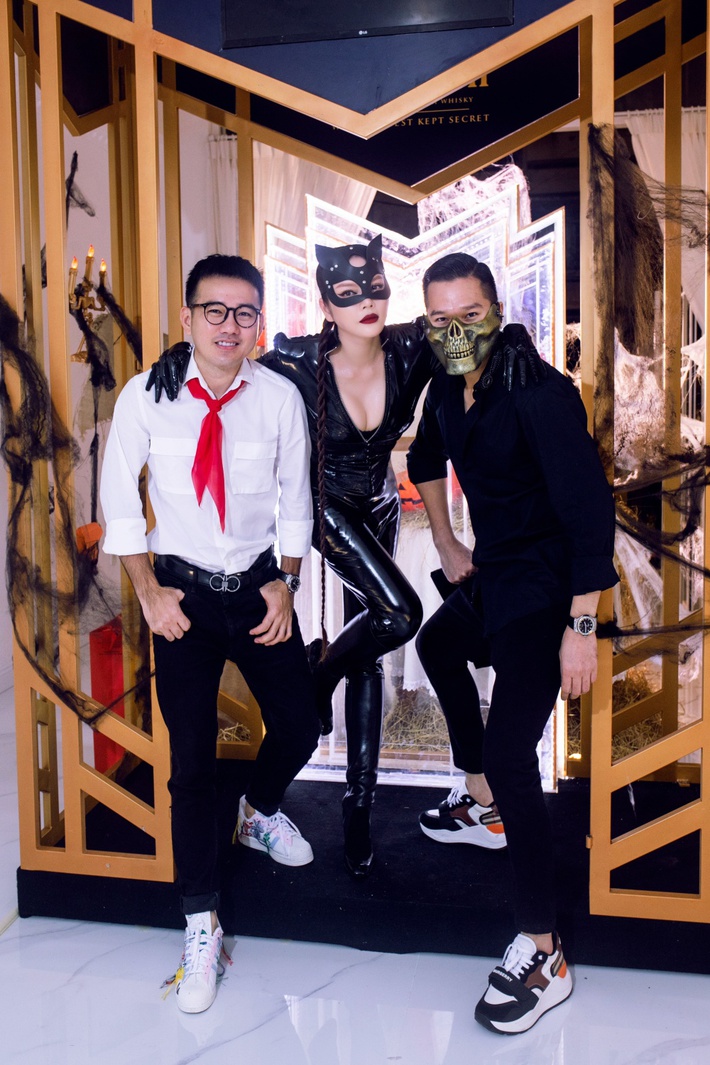 Lý Nhã Kỳ hóa miêu nữ Catwoman khoe ngực đầy gợi cảm trong đêm Halloween - Ảnh 6.