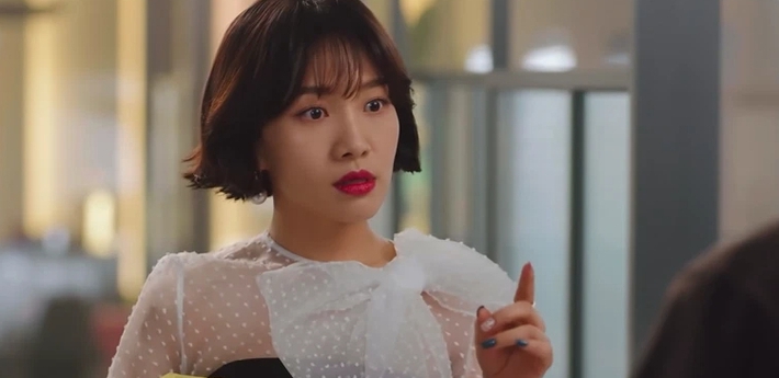 Now, We Are Breaking Up tập 2: Song Hye Kyo cưỡng hôn trai trẻ, bị bạn thân cướp người yêu tới nơi - Ảnh 2.