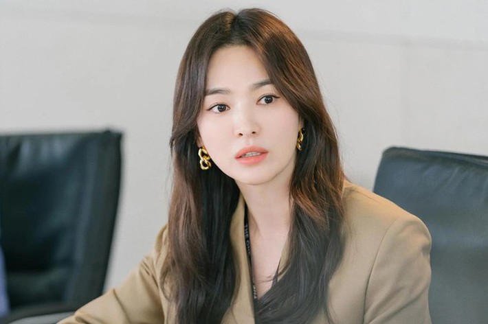 Fandom của Song Hye Kyo phản đối công ty quản lý, đòi thuê xe tải tổ chức biểu tình vì lý do này - Ảnh 2.