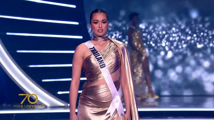Bán kết Miss Universe 2021: Kim Duyên catwalk dạ hội quá đỉnh; Nhiều đối thủ vấp té, lộ bụng mỡ - Ảnh 9.