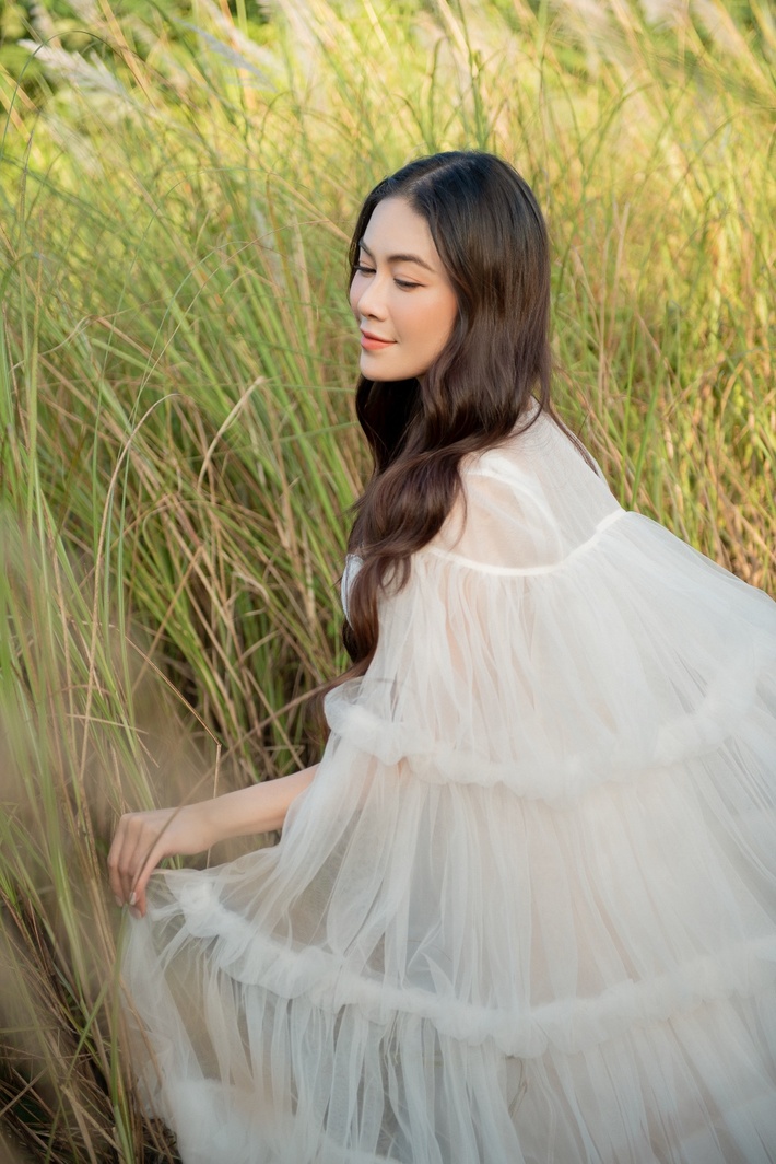 Đang cách ly tập trung, Hoa hậu Tuyết Nga vẫn tung MV mới đẹp lung linh - Ảnh 2.