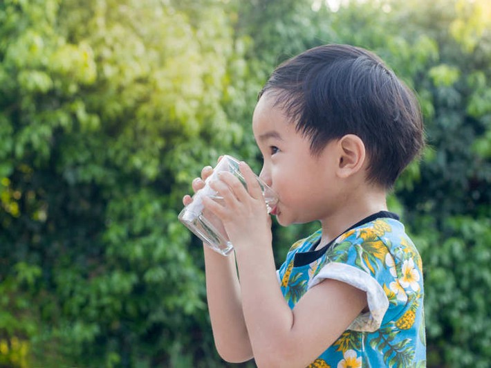 Thấy con trai hay khát nước, đi vệ sinh nhiều nhưng bố mẹ chủ quan nghĩ không có vấn đề gì cho tới khi phát hiện con bị tiểu đường - Ảnh 1.