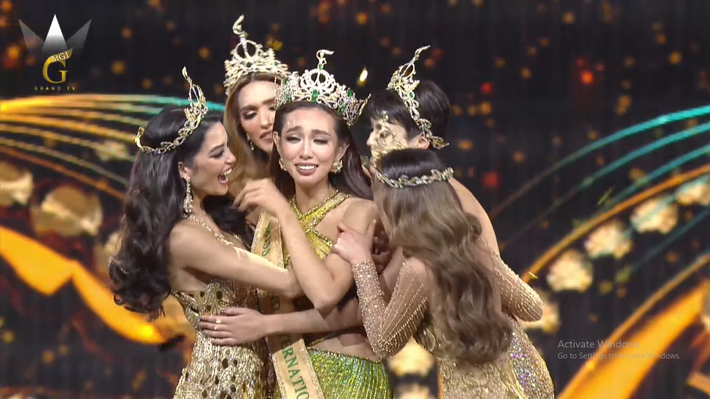 Khoảnh khắc đăng quang huy hoàng của Nguyễn Thúc Thủy Tiên tại Miss Grand International 2021 - Ảnh 8.