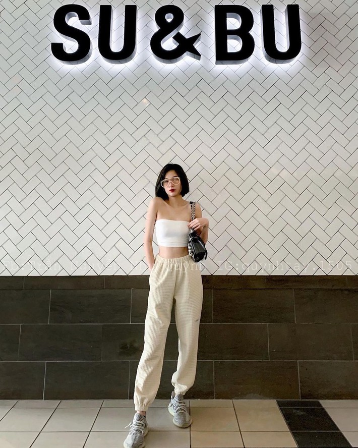 Không phải có mình Ngọc Trinh tự tin mặc bra top đi shopping, giới trẻ Việt giờ ra đường cũng sexy và táo bạo chẳng kém cạnh - Ảnh 5. Không phải có mình Ngọc Trinh tự tin mặc bra top đi shopping, giới trẻ Việt giờ ra đường cũng sexy và táo bạo chẳng kém cạnh - Ảnh 5.