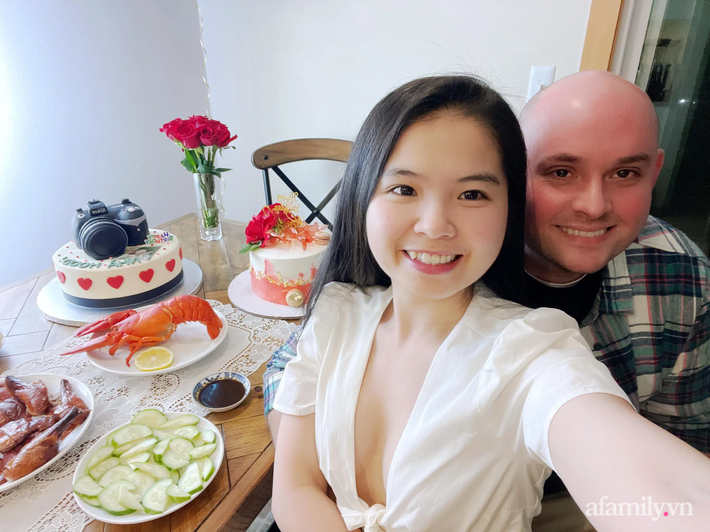 Khỏe mạnh sau khi cả nhà mắc COVID-19, cặp đôi vợ Việt chồng Mỹ đón Tết đặc biệt nơi xứ người: Chồng ngoại quốc tự tay gói bánh Chưng, mâm Tết món nào cũng ăn bằng sạch! - Ảnh 10.