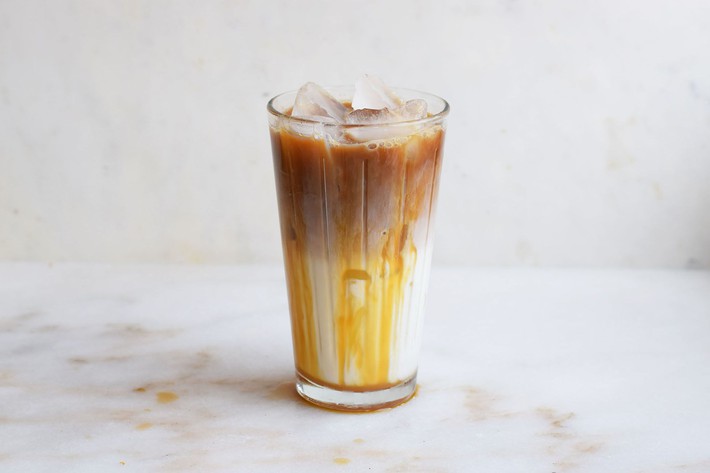 Không phải ra tiệm bạn có thể dễ dàng làm món cà phê caramel macchiato tại nhà - Ảnh 7.