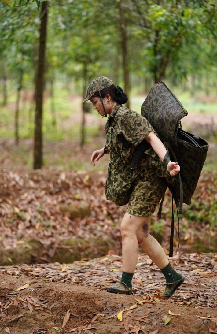 Sao nhập ngũ: Dương Hoàng Yến đăng hình đôi chân đầy vết thương tím ngắt, Hậu Hoàng tiết lộ cầm tay nhau khóc nức nở - Ảnh 5.