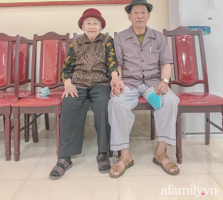 Câu chuyện đi làm căn cước công dân của cặp vợ chồng Quảng Ninh bên nhau 61 năm, U90 nhưng luôn đồng hành, sáng sớm dắt tay nhau đi chợ dù cách nhà chỉ 500m - Ảnh 11.